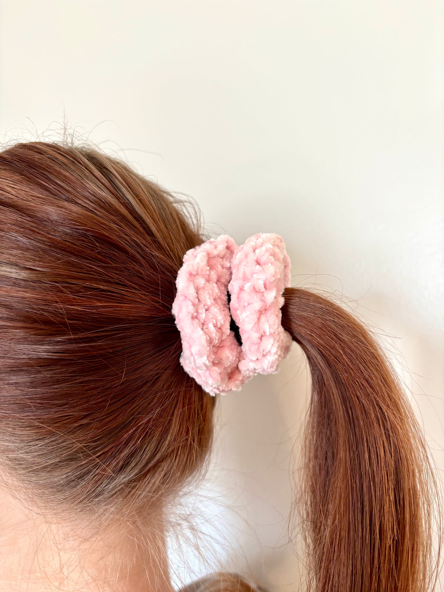 Velvet Scrunchie - Pink