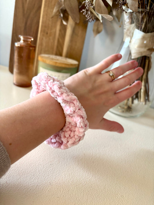 Velvet Scrunchie - Pink